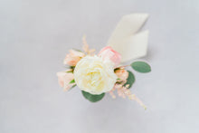 Load image into Gallery viewer, Garden Blush Corsage