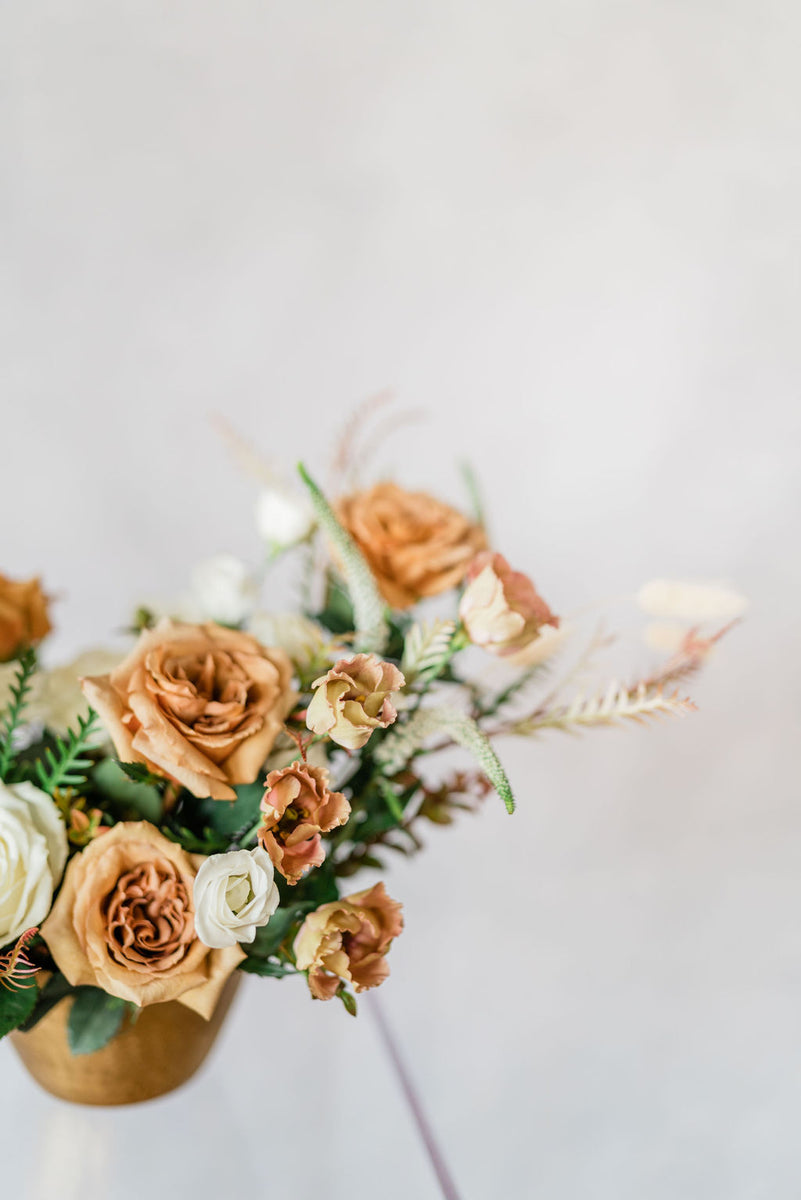Ebb And Flow Roses Golden Hour Centerpiece – Ebb and Flow Flowers